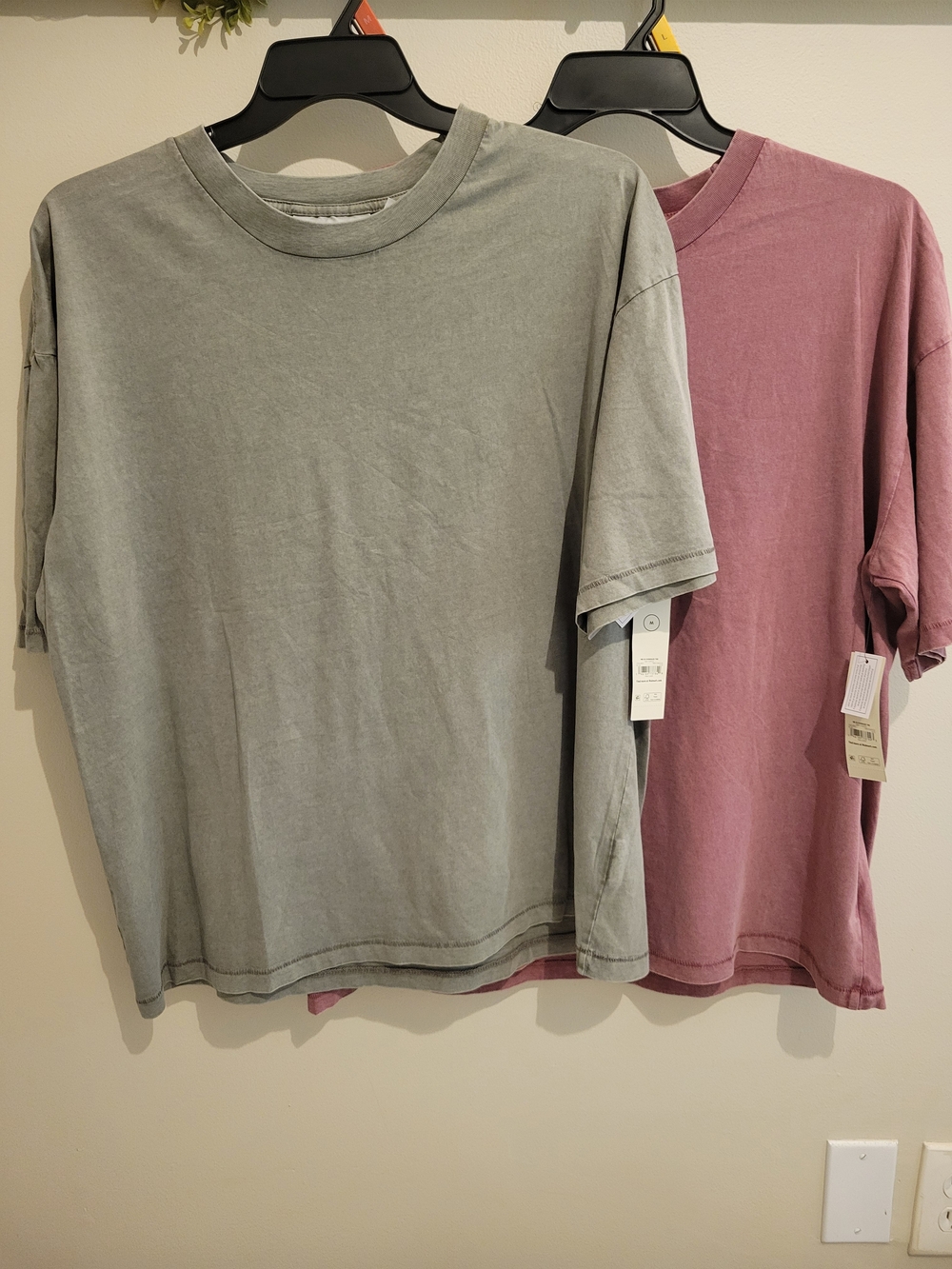 No Boundaries Short Sleeve Tee in Sage Green and Dusty Rose